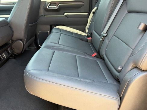 Used 2025 GMC Sierra 1500 SLT RWD image 10