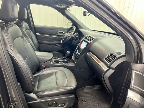 Used 2019 Ford Explorer Limited w/ Class III Trailer Tow Package image 23