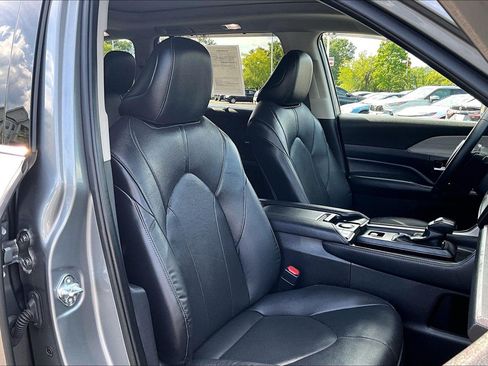 Used 2025 Toyota Grand Highlander AWD image 7