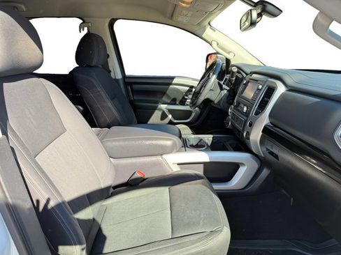Used 2017 Nissan Titan SV image 12