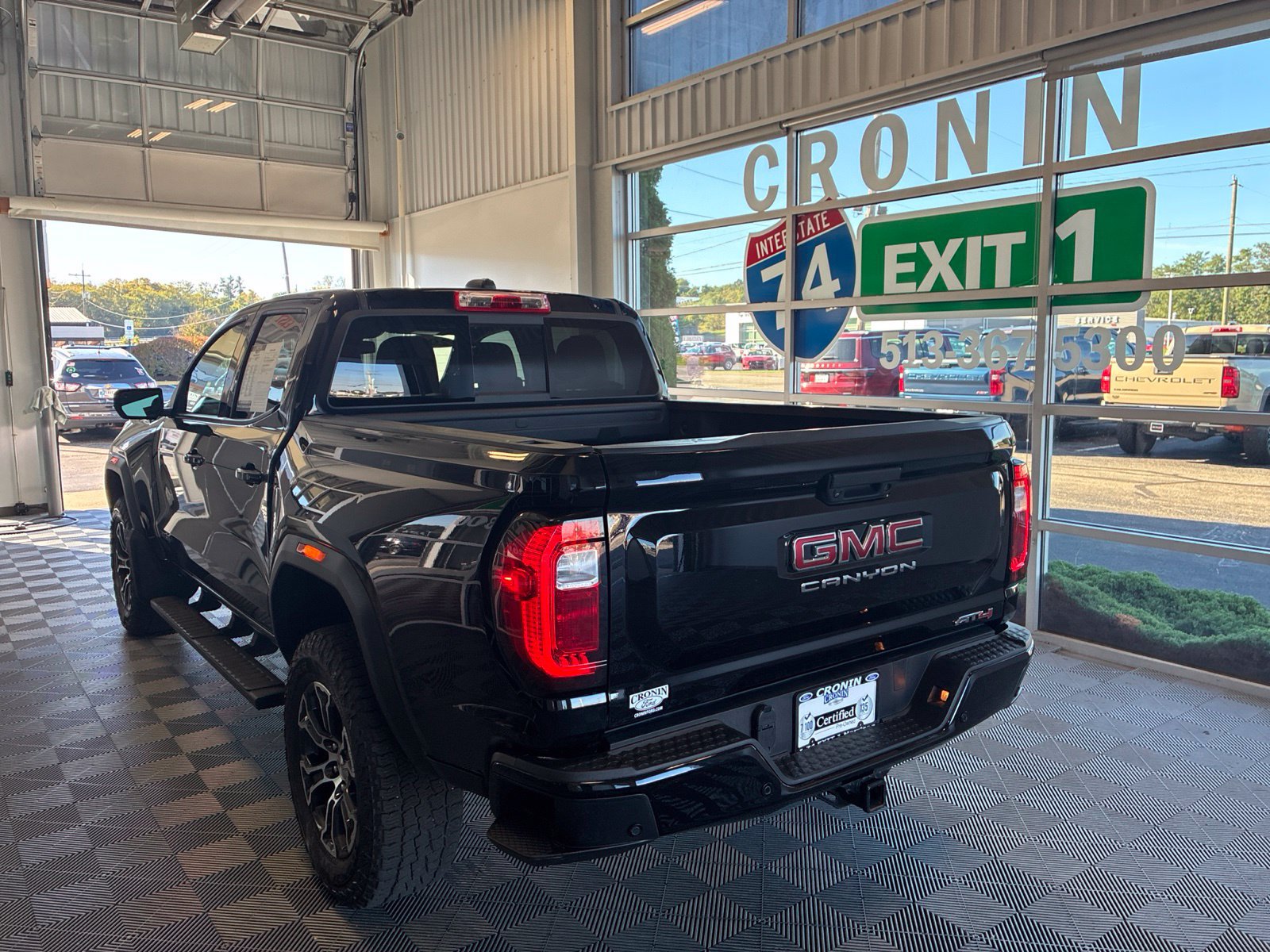 Used 2024 GMC Canyon AT4 w/ AT4 Premium Package AWD/4WD image 4