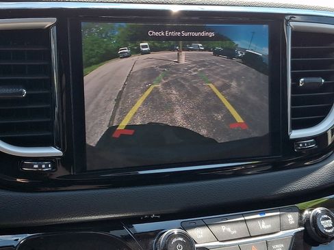 Certified 2023 Chrysler Pacifica Touring-L FWD image 18
