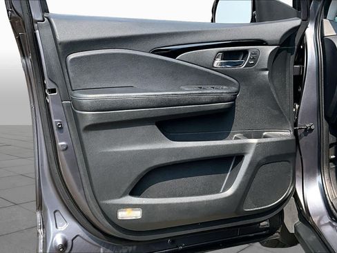 Used 2017 Honda Pilot Touring image 21