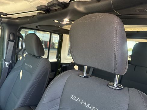 Used 2021 Jeep Wrangler Unlimited Sahara AWD/4WD image 12