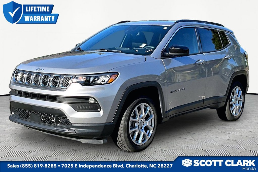 Used 2023 Jeep Compass Latitude AWD/4WD image 3
