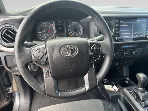 Used 2022 Toyota Tacoma TRD Off-Road w/ Technology Package AWD/4WD image 12