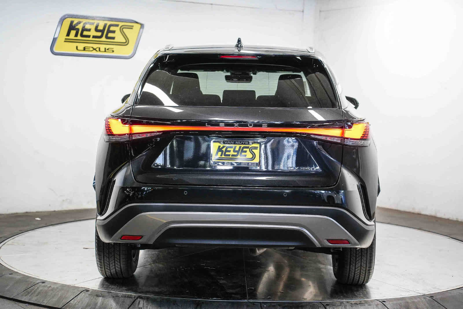 Used 2024 Lexus RX 350 Premium w/ Convenience Package FWD image 3