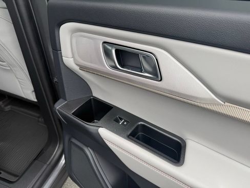 New 2025 Ford Explorer Active w/ Active Comfort Package RWD image 36