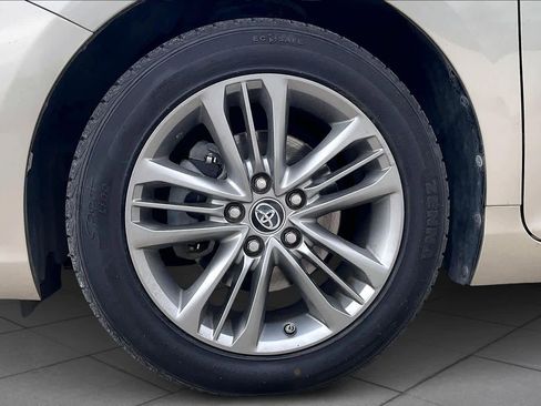 Used 2017 Toyota Camry SE image 11