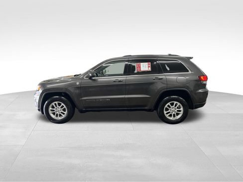 Used 2020 Jeep Grand Cherokee Laredo image 2