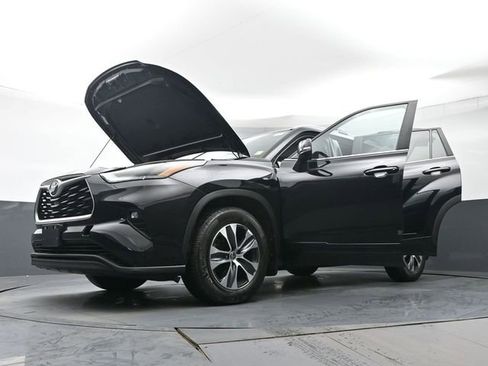 Used 2023 Toyota Highlander XLE AWD/4WD image 44