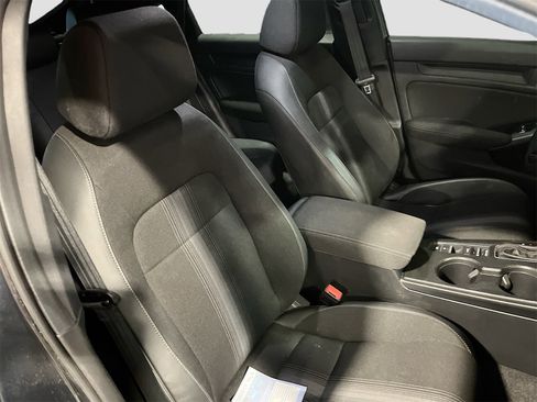 Used 2025 Honda Civic Sport image 26