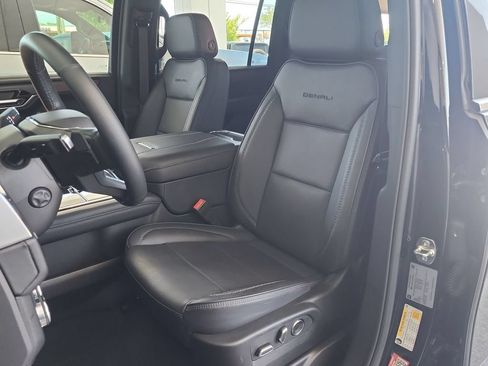 Certified 2025 GMC Yukon XL Denali w/ LPO, Floor Liner Package AWD/4WD image 20