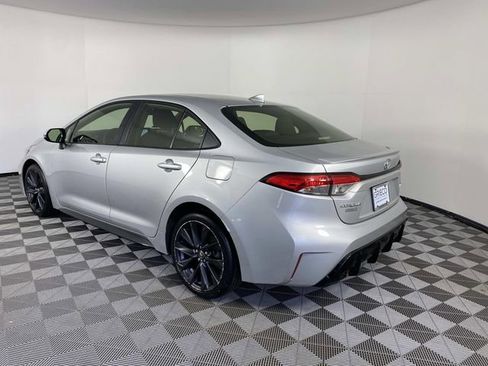 Used 2023 Toyota Corolla SE w/ SE Premium Package FWD image 6
