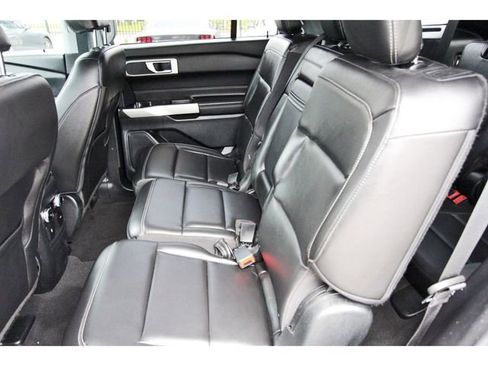 Used 2022 Ford Explorer XLT w/ Equipment Group 202A RWD image 13