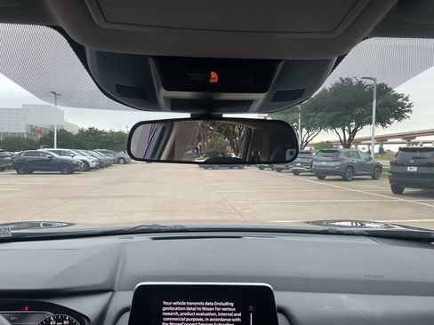 Used 2025 Nissan Rogue SV FWD image 17