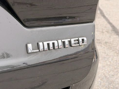 Used 2023 Jeep Grand Cherokee Limited w/ Luxury Tech Group II image 24