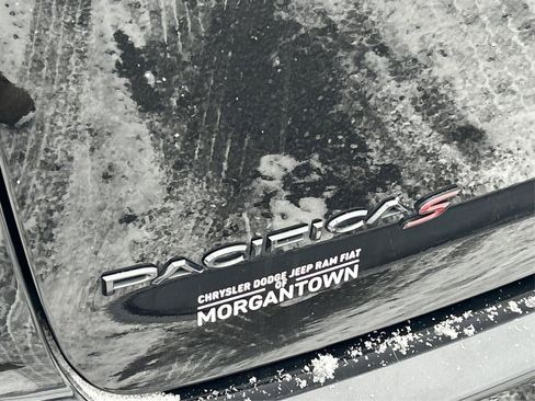 Used 2020 Chrysler Pacifica Limited w/ Quick Order Package 27H Red S image 16