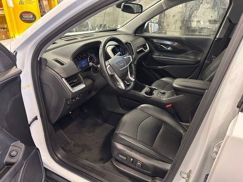 Used 2024 GMC Terrain SLT image 13