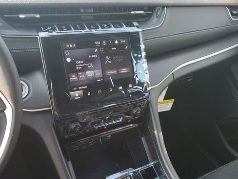 New 2025 Jeep Grand Cherokee Altitude image 24