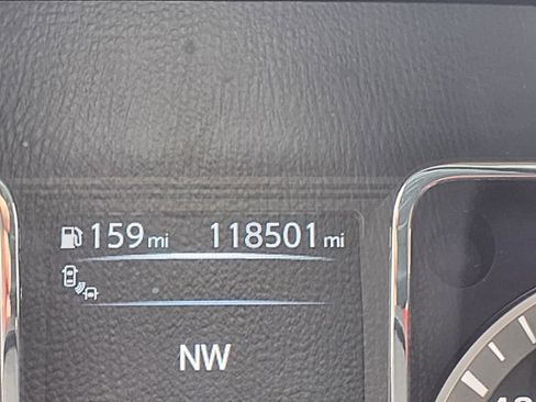 Used 2017 Nissan Titan SV image 25