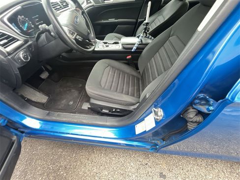 Used 2020 Ford Fusion SE image 12