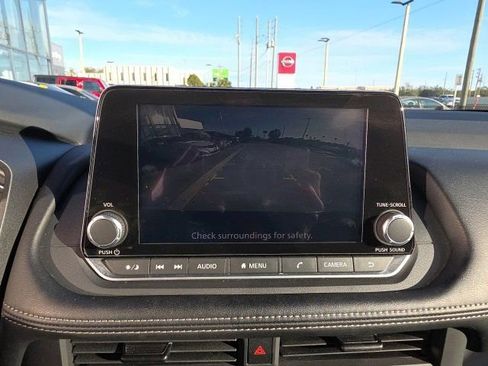 Used 2024 Nissan Rogue S image 20