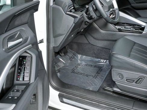 Used 2025 Audi Q5 Premium w/ Convenience Package image 7