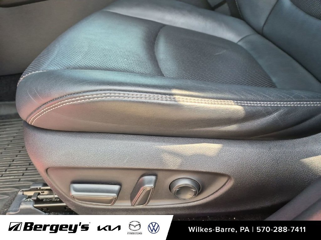Used 2019 Toyota RAV4 Limited w/ Advanced Technology Package AWD/4WD image 13