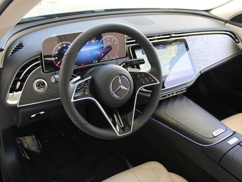 New 2026 Mercedes-Benz E 350 4MATIC Sedan image 5