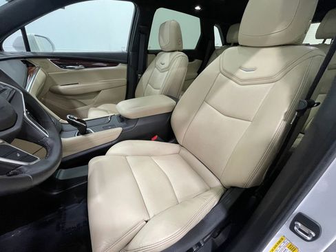 Used 2017 Cadillac XT5 Luxury image 15