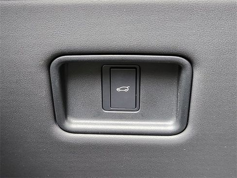 Used 2025 Land Rover Range Rover Sport image 21