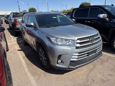 Used 2018 Toyota Highlander XLE AWD/4WD image 1