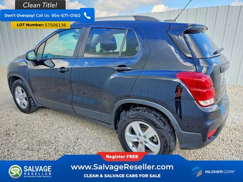 Used 2021 Chevrolet Trax LT w/ LT Convenience Package AWD/4WD image 3