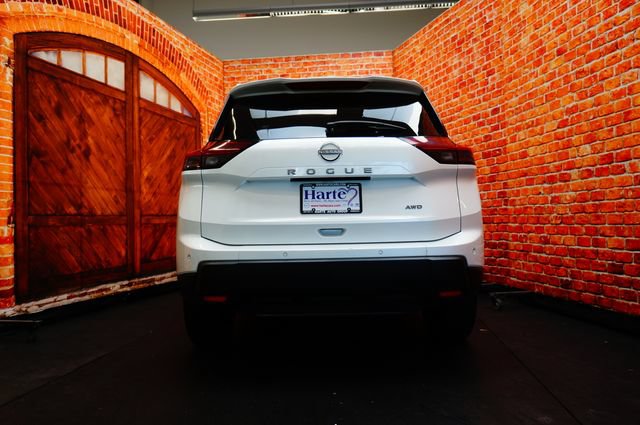 Certified 2025 Nissan Rogue SV AWD/4WD image 9