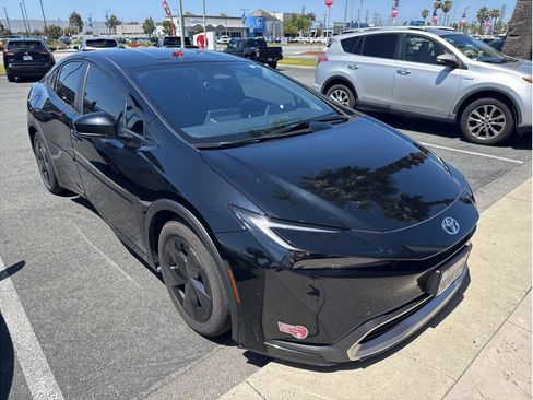 Used 2024 Toyota Prius Prime FWD image 3
