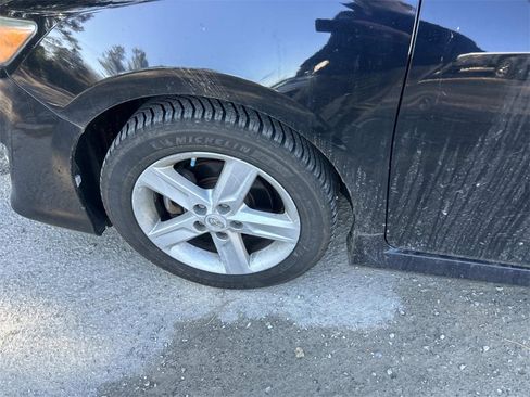 Used 2012 Toyota Camry SE image 12