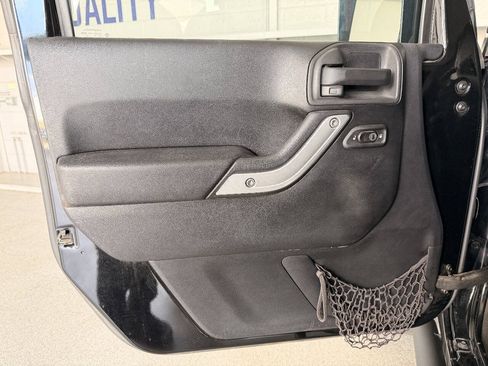 Used 2013 Jeep Wrangler Rubicon w/ PWR Convenience Group AWD/4WD image 12