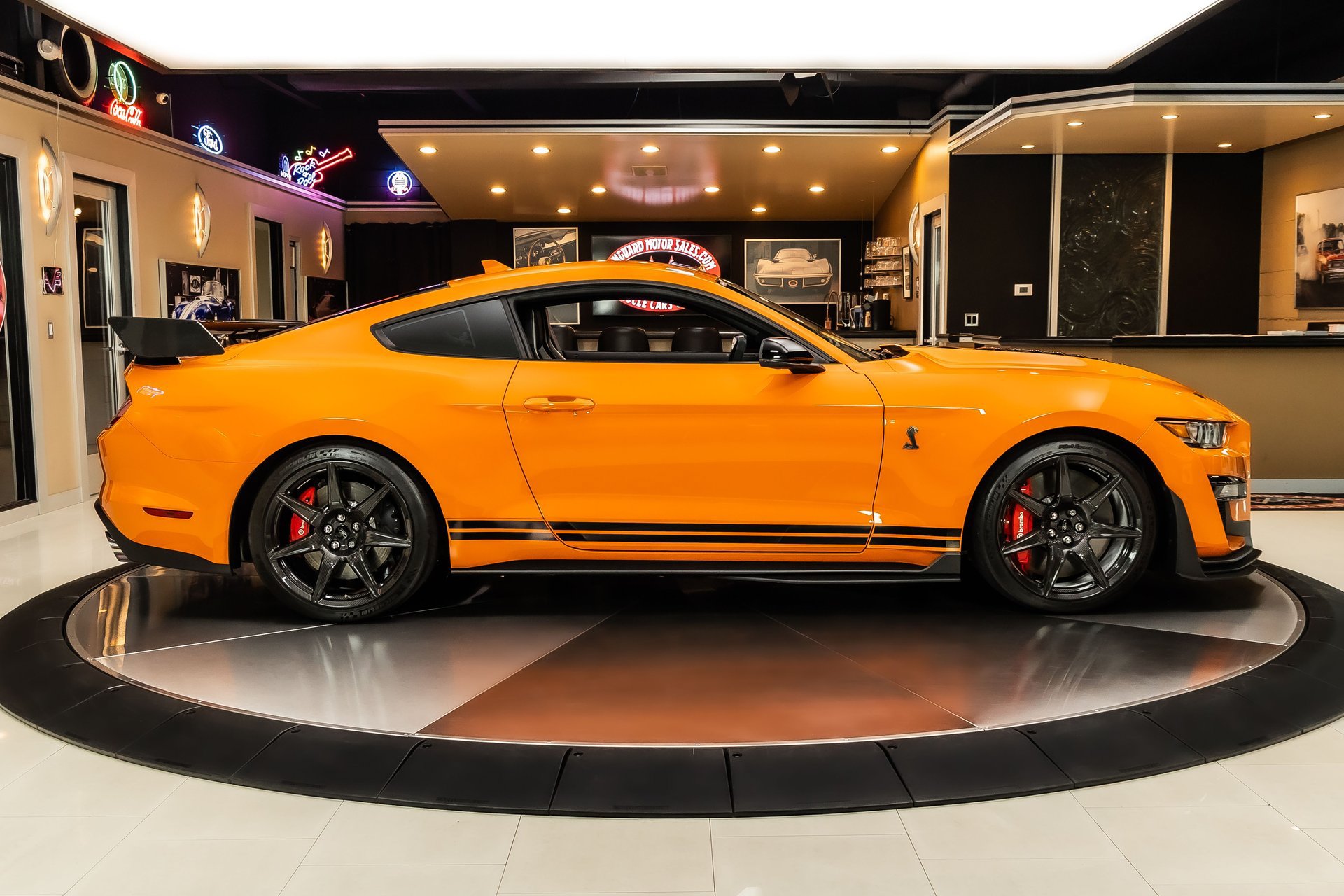 Used 2021 Ford Mustang Shelby GT500 w/ Carbon Fiber Track Pack RWD image 11