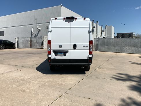 Used 2025 RAM ProMaster 2500 w/ Convenience Group FWD image 4