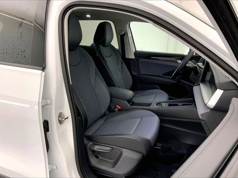 New 2026 Volkswagen Tiguan SE AWD/4WD image 11
