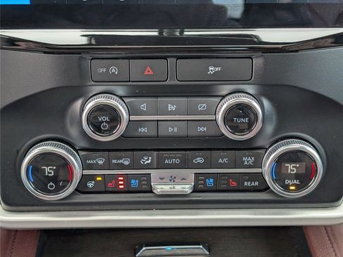 Used 2024 Ford Expedition Limited image 29