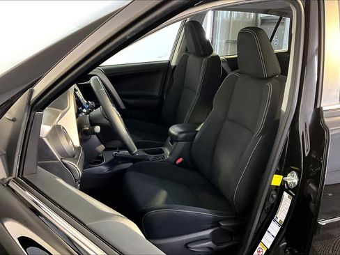Used 2017 Toyota RAV4 XLE image 8