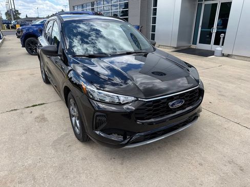 Certified 2023 Ford Escape ST-Line w/ Tech Pack #1 FWD image 3