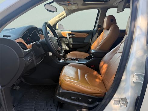 Used 2014 Chevrolet Traverse LT FWD image 9