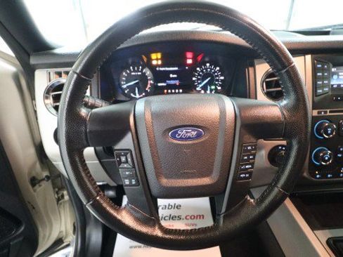Used 2017 Ford Expedition XLT w/ Equipment Group 201A AWD/4WD image 18