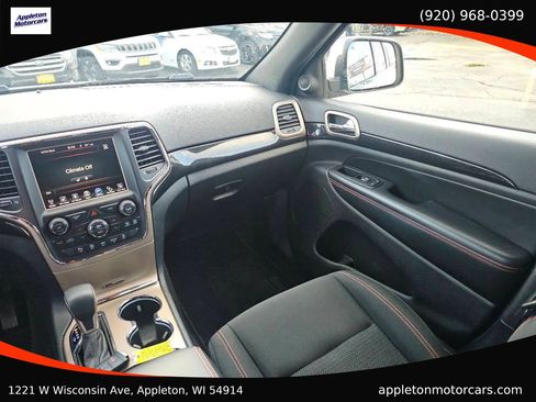 Used 2016 Jeep Grand Cherokee Laredo 75th Anniversary image 23