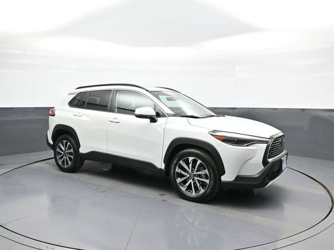 Certified 2023 Toyota Corolla Cross XLE w/ Convenience Package AWD/4WD image 4