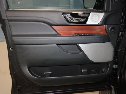 Used 2024 Lincoln Navigator L Reserve image 5