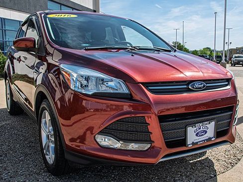Used 2016 Ford Escape SE w/ SE Cold Weather Package AWD/4WD image 7